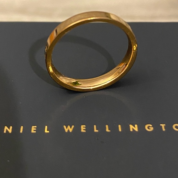 Daniel Wellington Classic Ring in Rose Gold - Picture 9 of 14